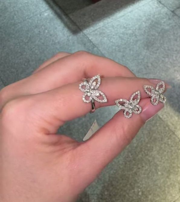 Сережки в стиле Graff из коллекции butterfly ,гвоздики