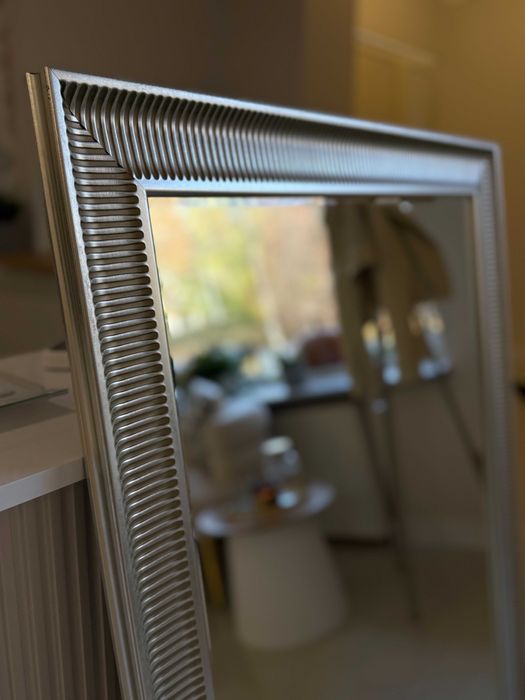 Eleganckie duże lustro 128x89,5 cm – salon SPA lub wnętrza glamour