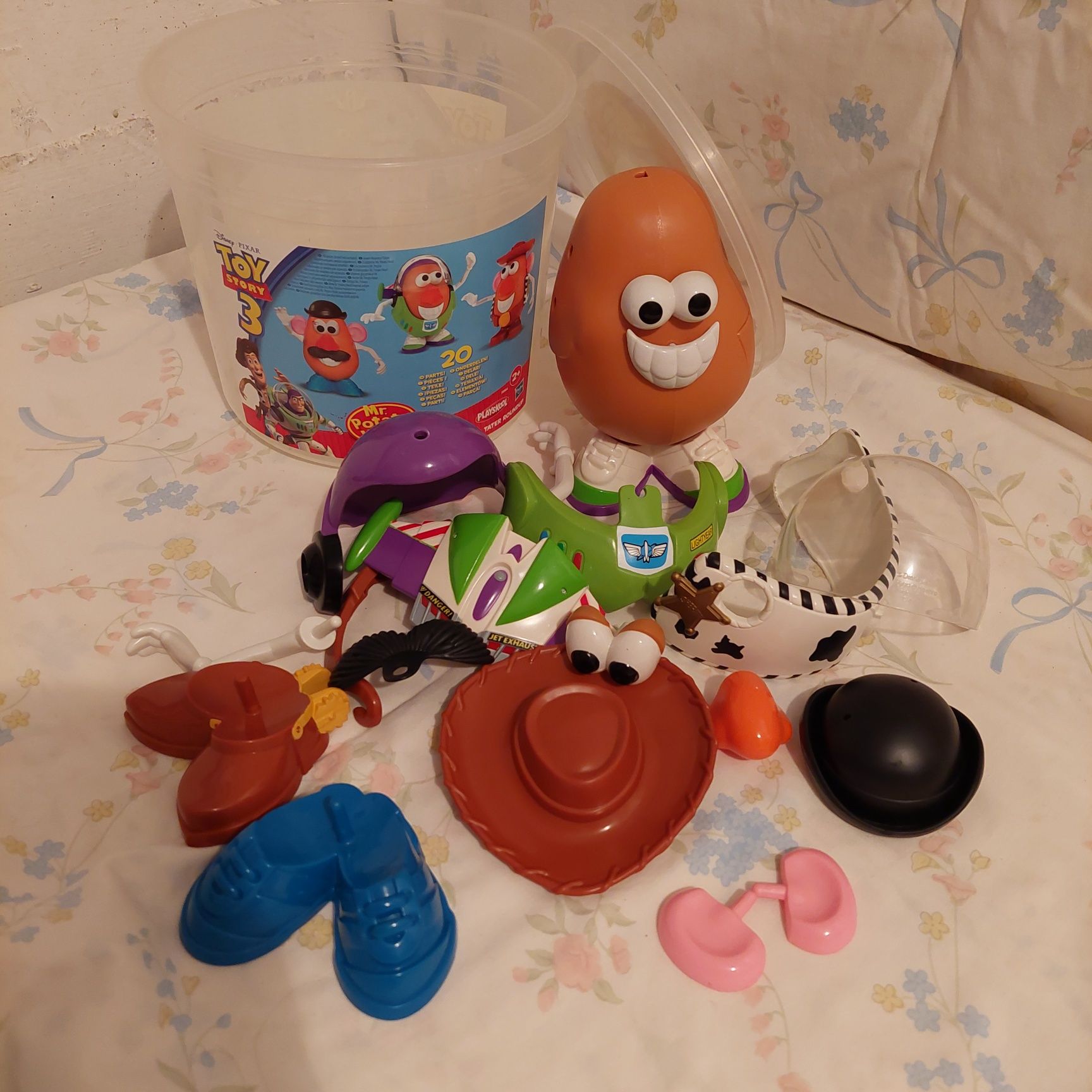 Vários brinquedos para crianças