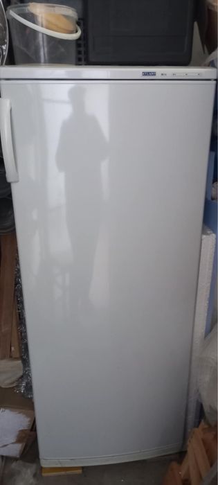 Продам морозильну камеру Atlant.