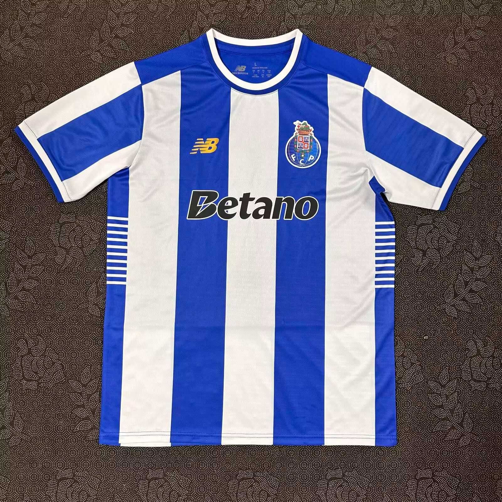 T-shirts de futebol novas