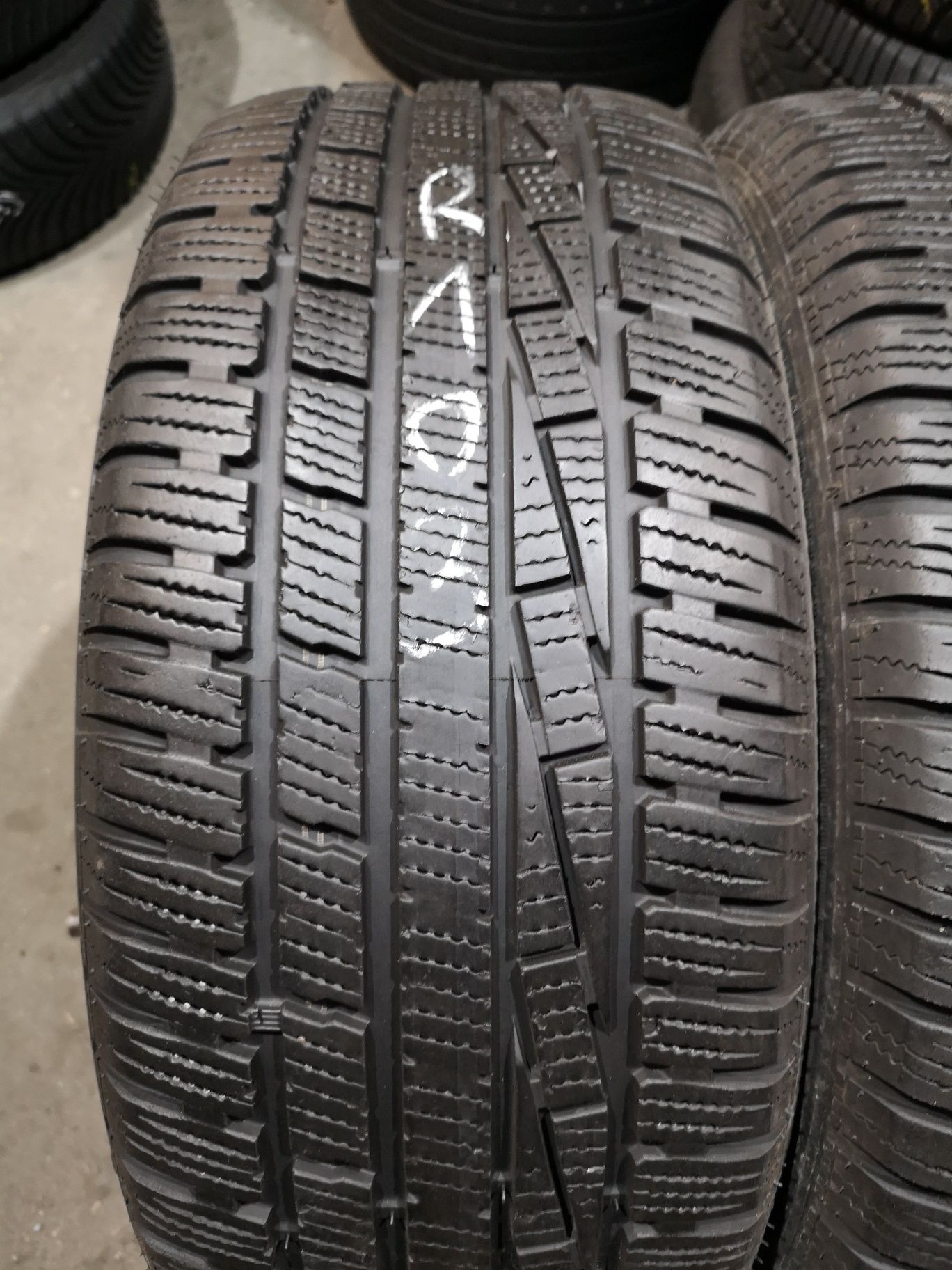Opony zimowe 225/45/18 Goodyear 2szt 5mm