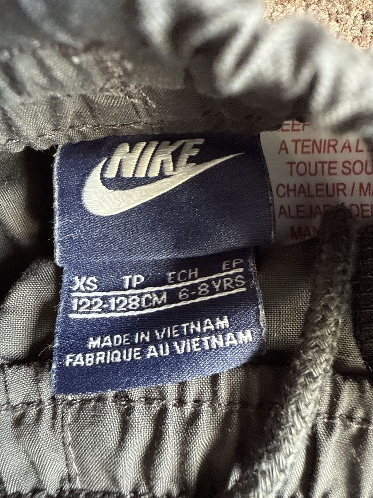 Krótkie spodenki chłopięce Nike roz. 122/128