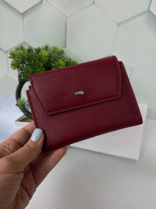 Жіночий шкіряний гаманець компактний