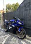 Yamaha yzf-r6 blue