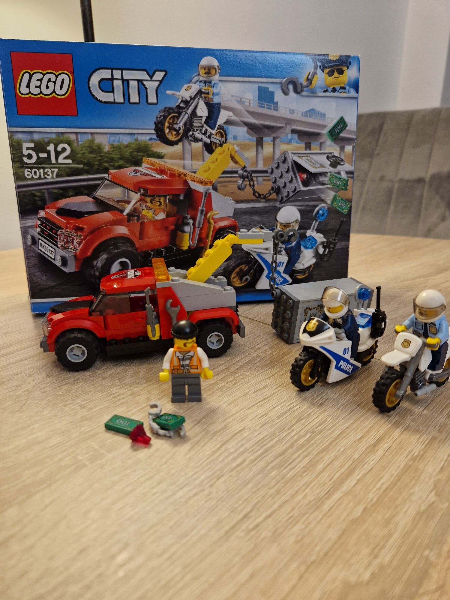 Lego City 60137 eskorta policyjna