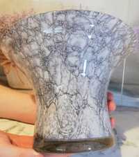 Secesyjny wazon szklany w stylu skandynawskim z bąblami powietrza .