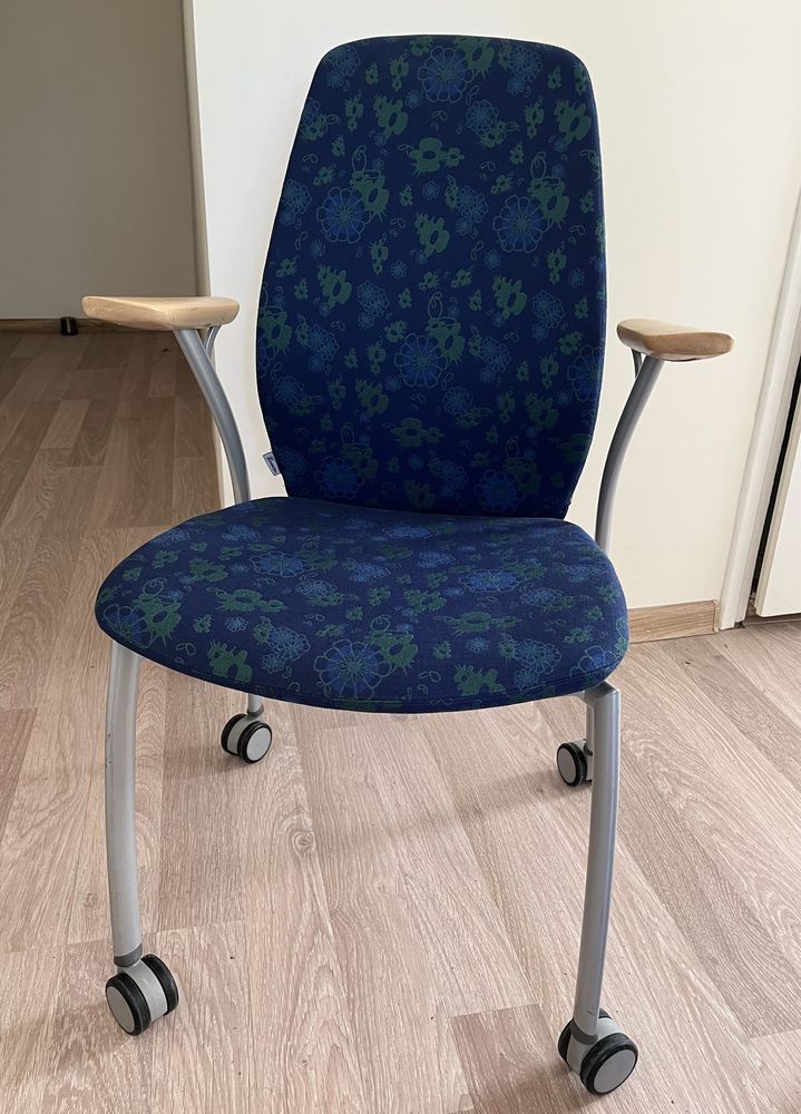 Krzesło / fotel  Kinnarps na kółkach 375 Plus