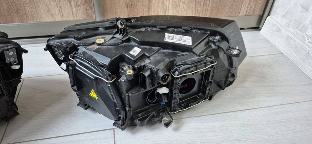 Фари Audi Q5 8R0941006C  8R0941005C  Valeo фара ліва права Ауді