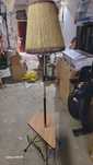 Lampa stojąca z gazetnikiem i stolikiem. PRL. RETRO. Super stan