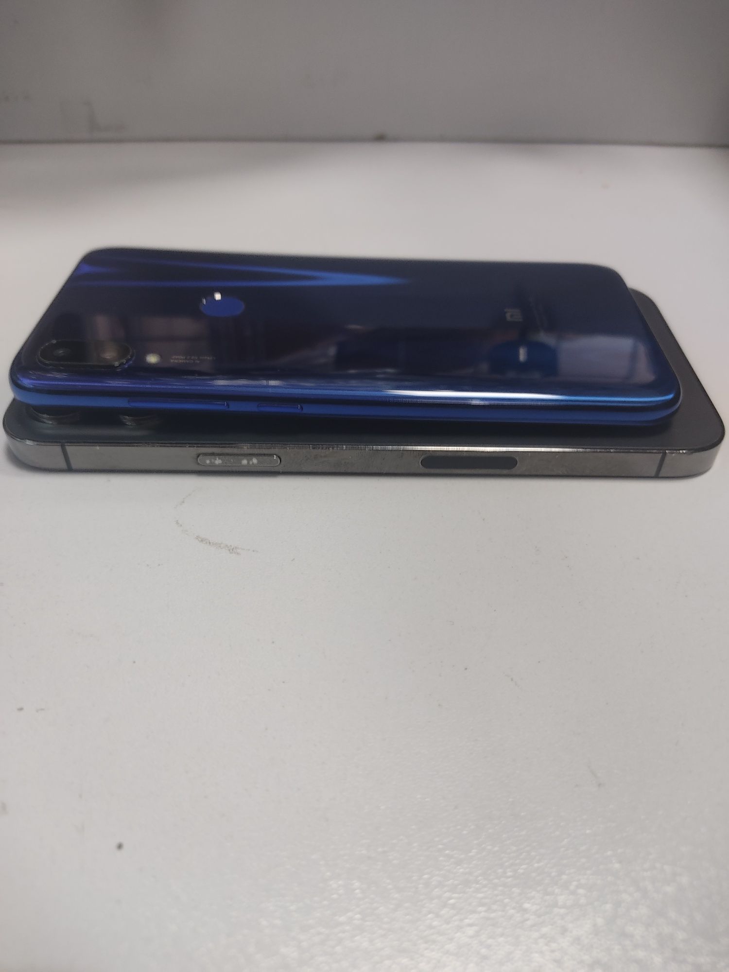 Iphone 12 pro max,mi play