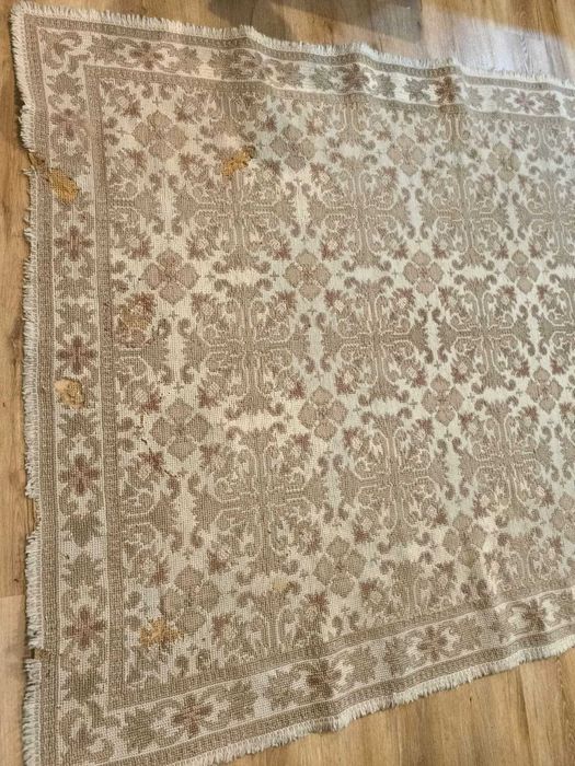 Tapetes de Arraiolos Ler anuncio