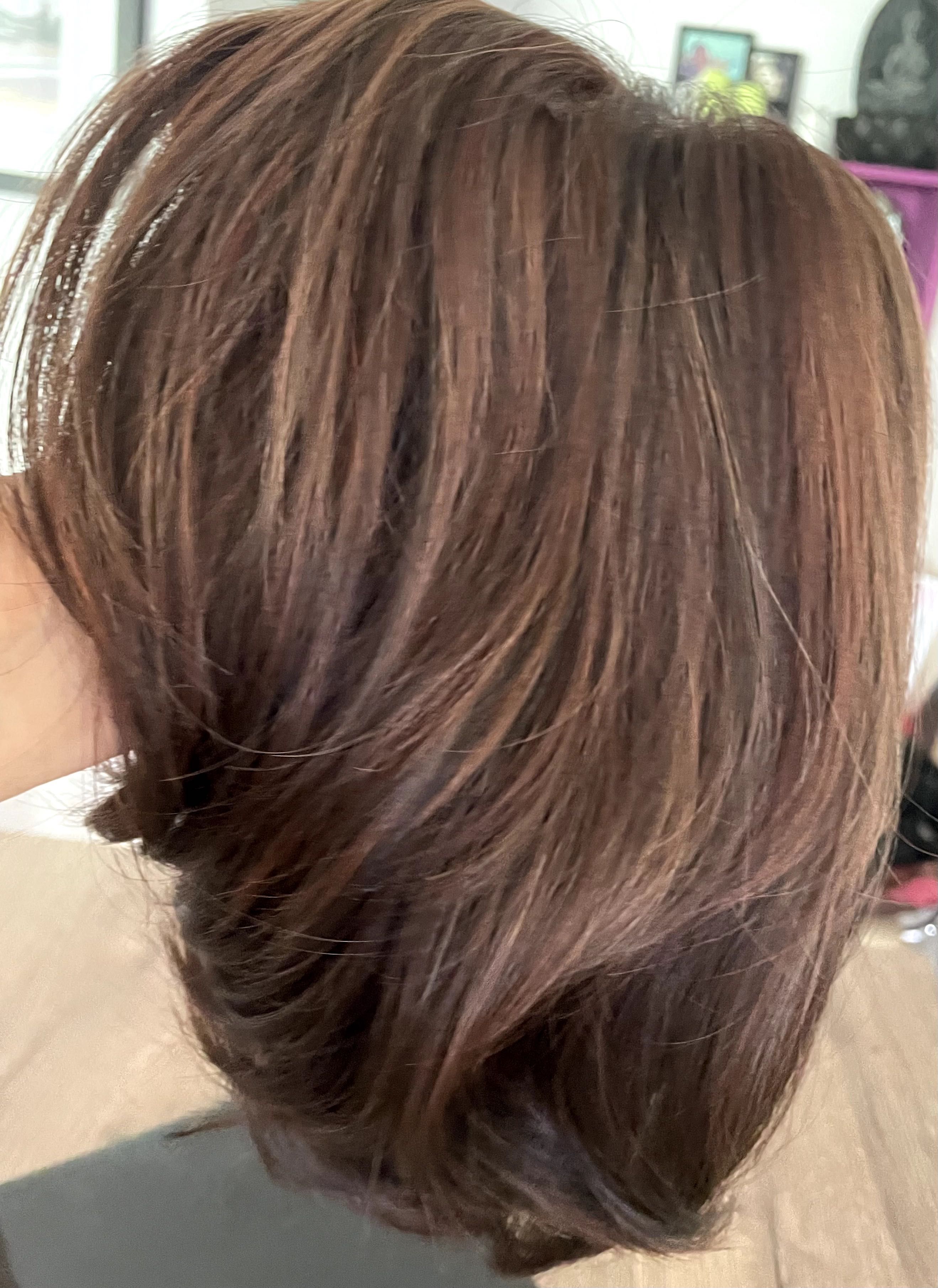 Peruca em cabelo natural castanho ( comprimento curto)