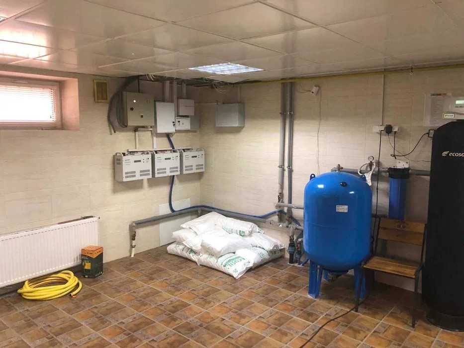 Сучасний особняк із повною обстановкою в сосновому лісі!