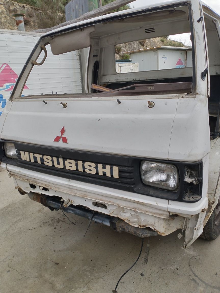 Cabine Mitsubishi L300 de caixa aberta para peças do ano 1992