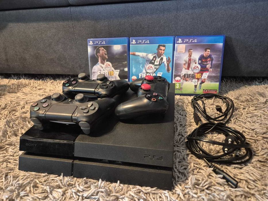 PlayStation4 + 3 pady