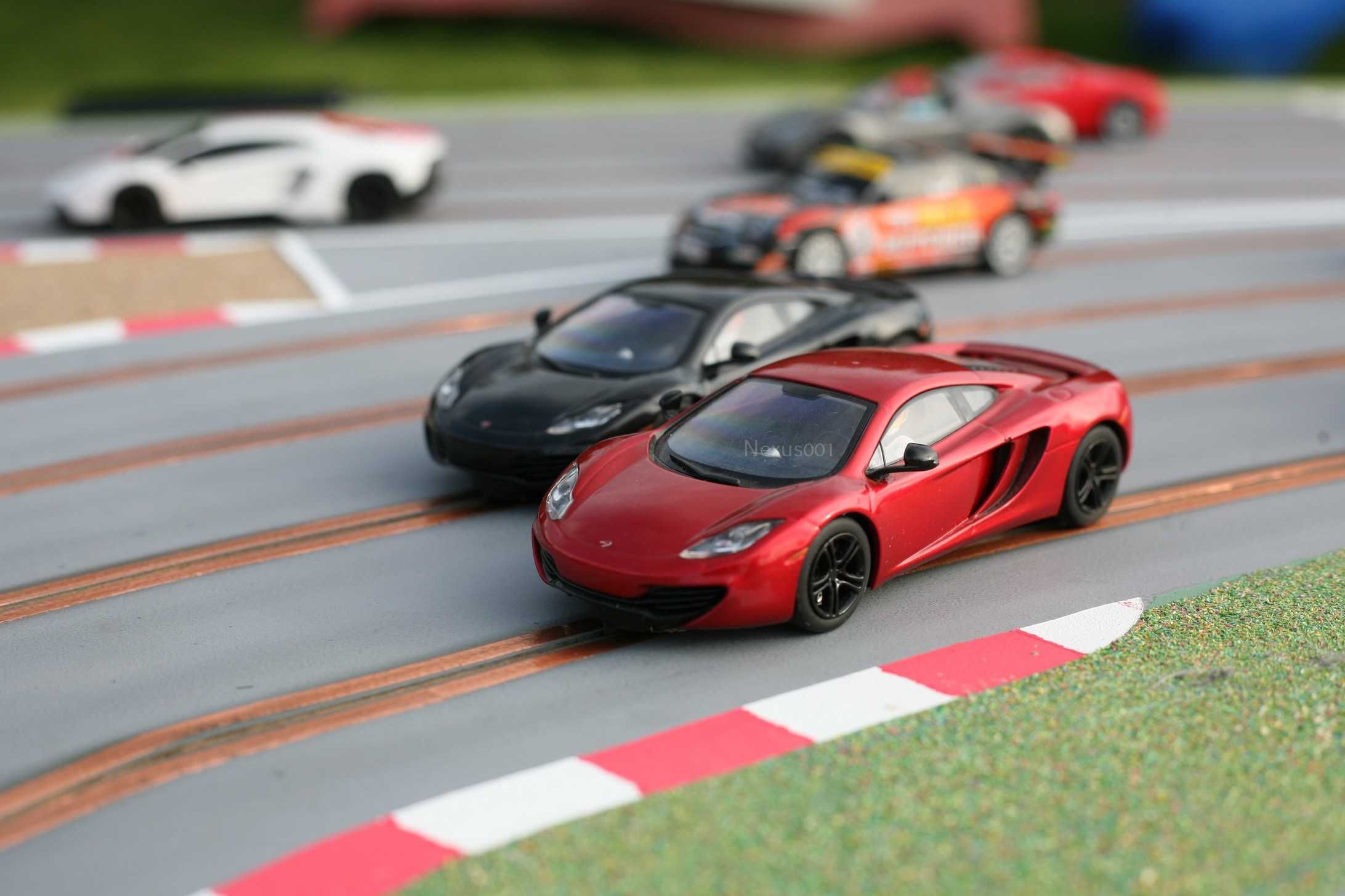 Scalextric 1:32 2x Mclaren MP12-4c , analog DPR
