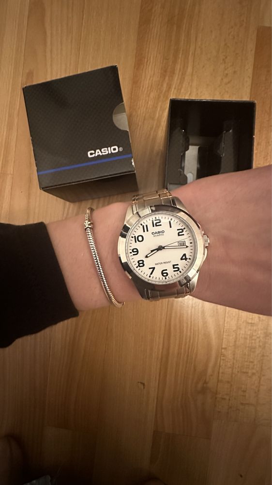 Годинник Casio