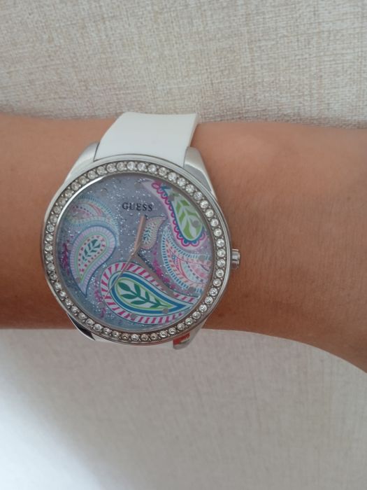 Годинник жіночий GUESS W1066L1 з колекції Ladies Trend