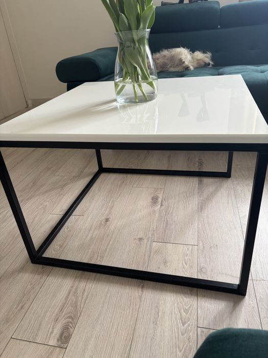 Stolik kawowy lakierowany