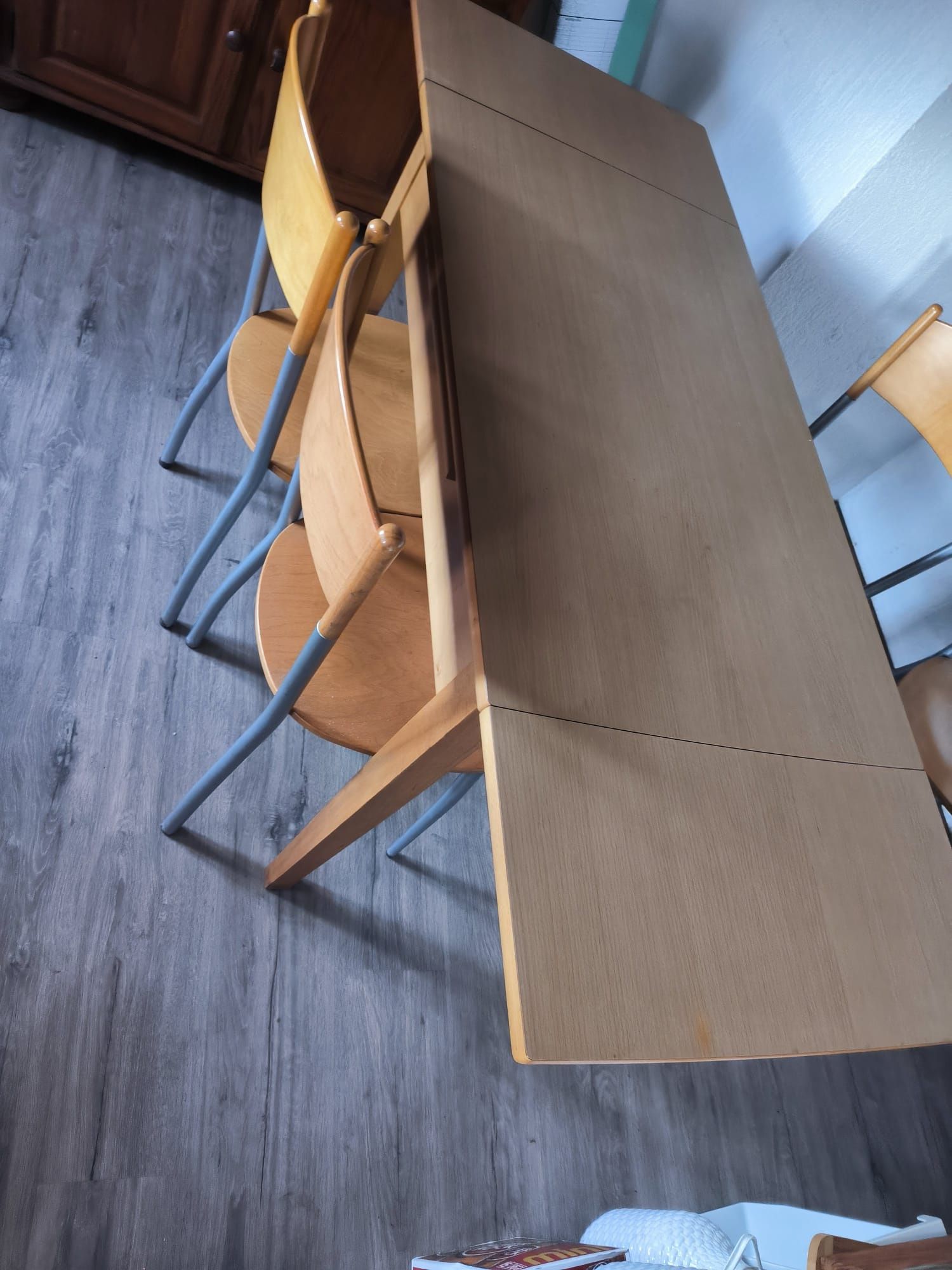 Mesa extensível com 4 cadeiras