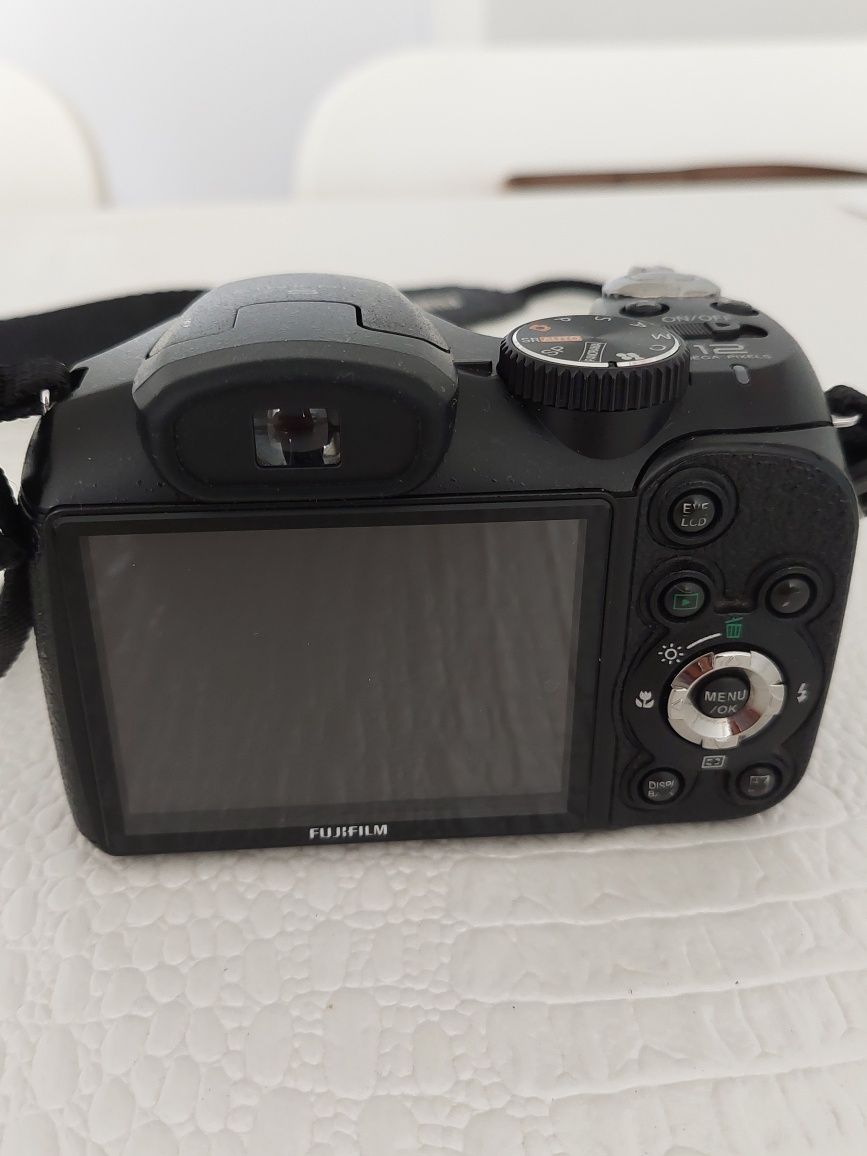 Máquina fotográfica Fujifilm FinePix S1600