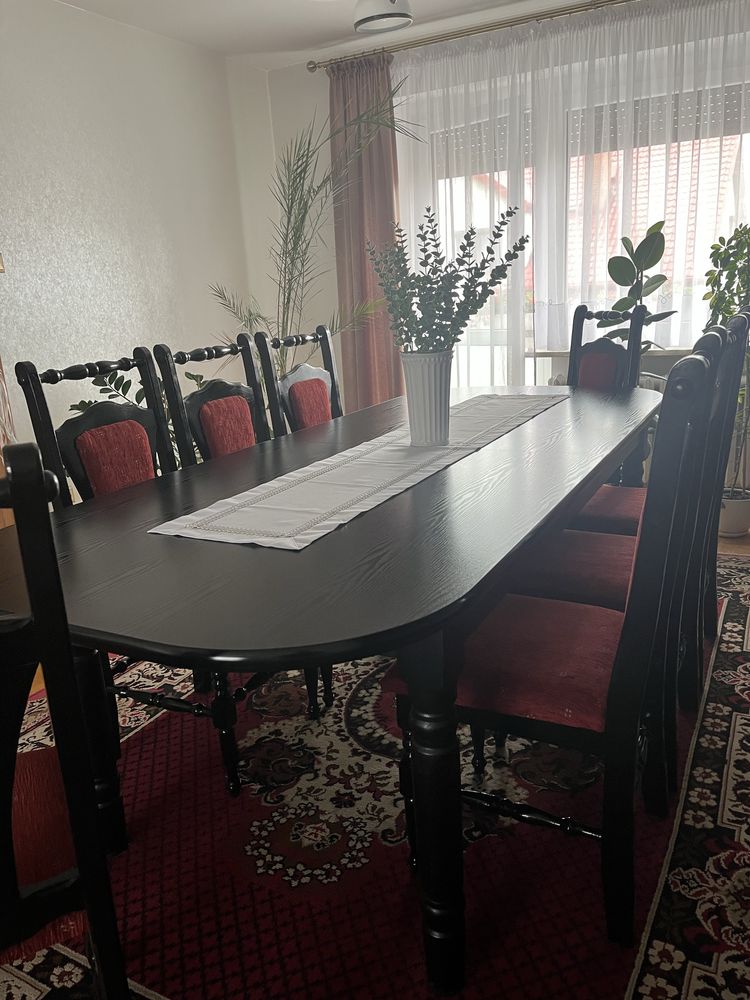 Zestaw duży stół i 10 krzeseł