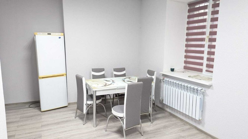 Арсенальна, Івана Мазепи 3-Б, поруч фуд-корт, урядовий квартал