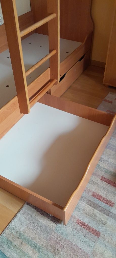 Łóżko piętrowe z szufladami
