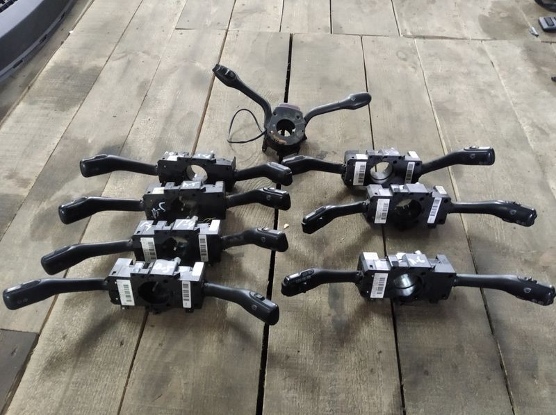 Переключатель Поворотов и Дворников Стрекоза Гитара Passat Golf Audi