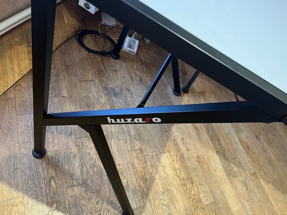 Стол компьютерный углрвой геймерский Huzaro Hero 6,3 White белый