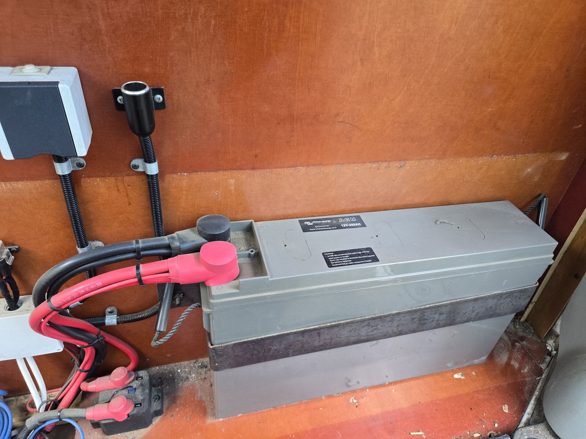 Inwerter przetwornica Victron Energy Phoenix Compact 12/200 Akumulator