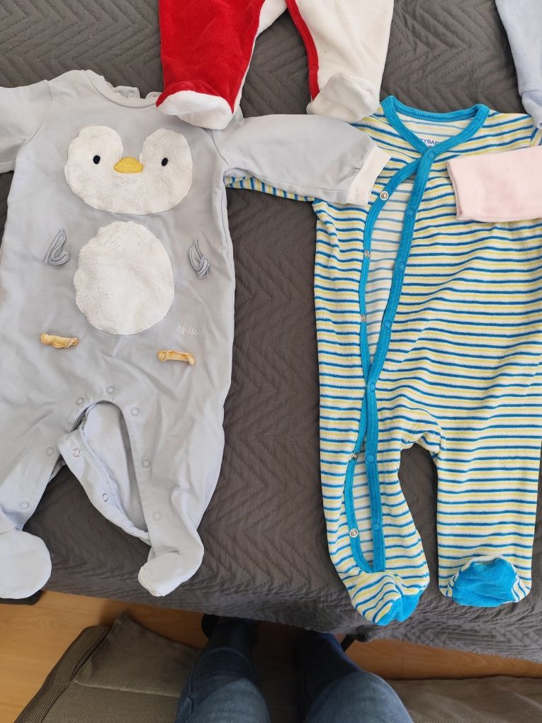 Babygrows/ pijamas 6 meses
