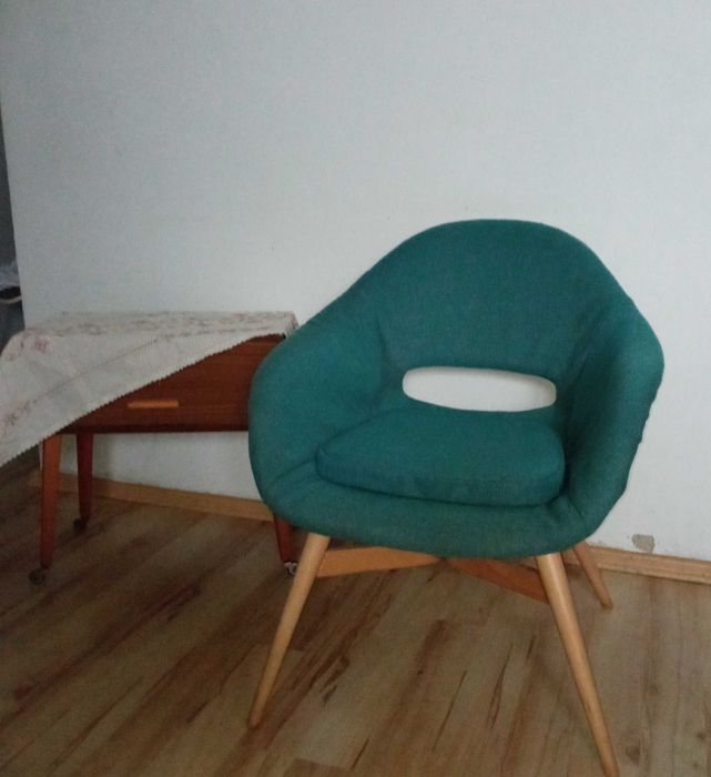 Fotel typu muszelka, krzesło PRL, po renowacji