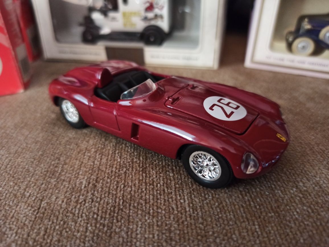 Model Ferrari 750 Monza 1/36