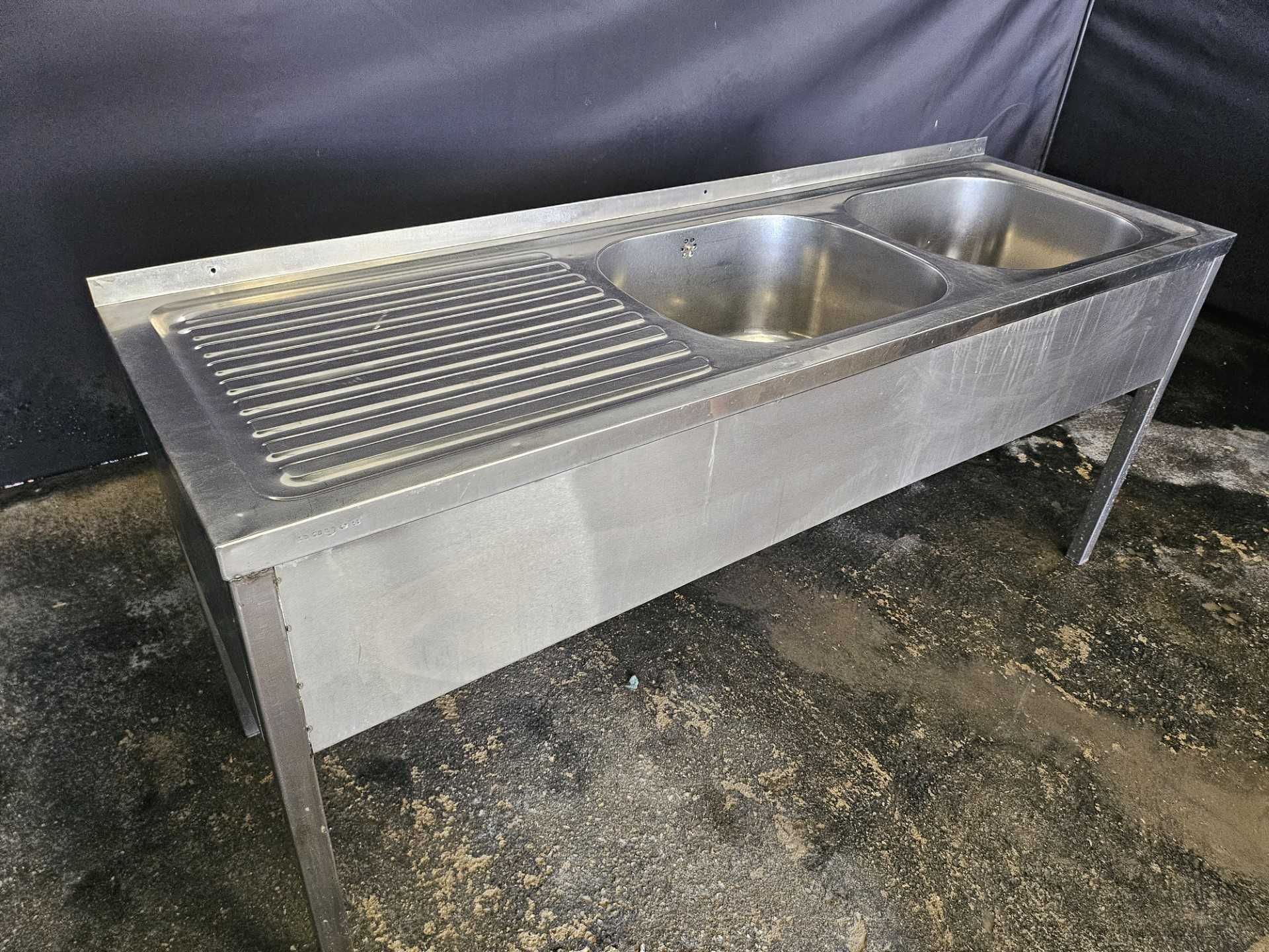 Bancada em inox com dois lava loiça
