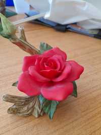 Rosa em porcelana pintada