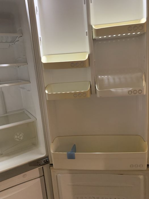 Большой холодильник LG. в отличном состоянии