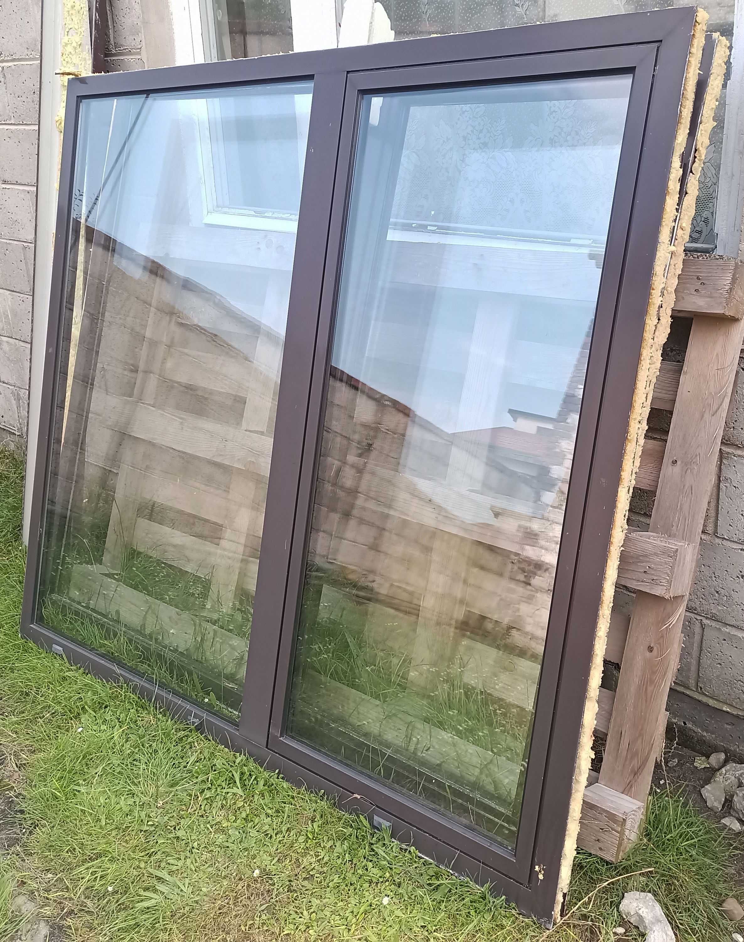 Okno aluminiowe dwuszybowe z ościeżnicą 180x160, ciemny brąz