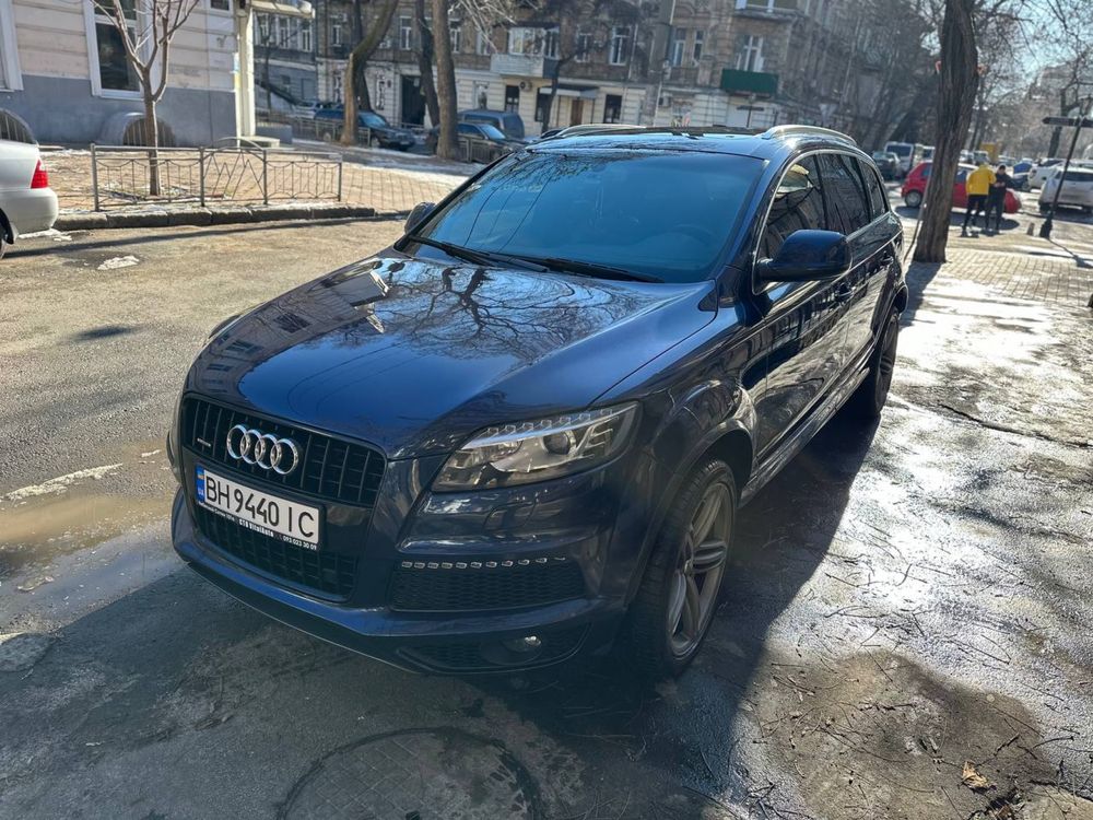 Продам Audi Q7