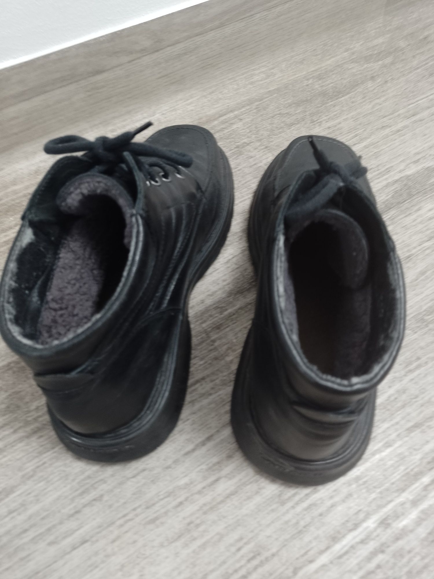 Sprzedam męskie zimowe buty rozmiar 43.