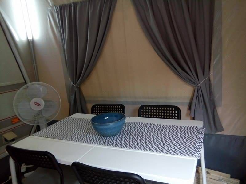 Caravana com avançado e cozinha