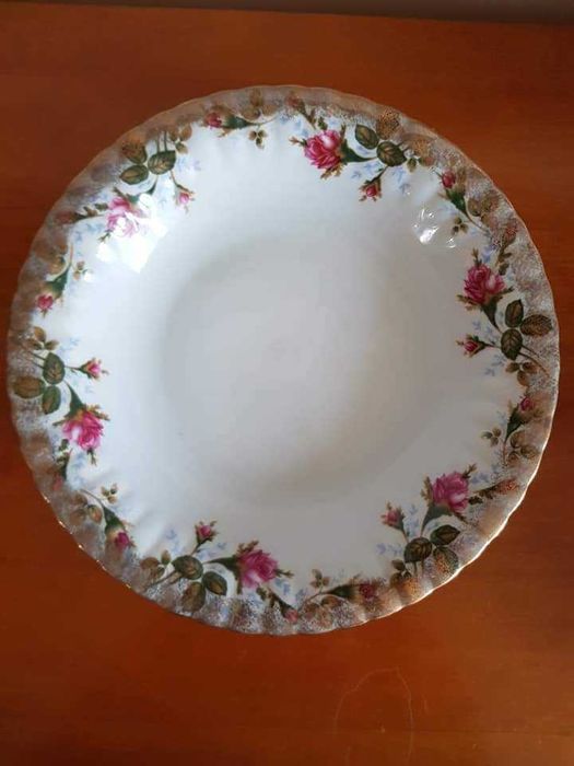 Porcela z fabryki Chodzież, fason Iwona