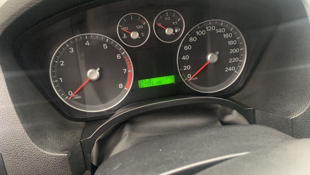 Продам машину форд