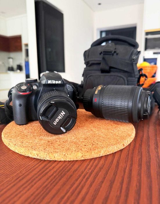 Nikon D3300 + Objetiva 18-55mm + Objetiva 55-200mm + Bolsa