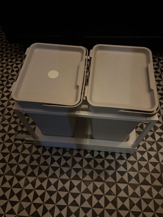 Kosze z wysuwana tacą HÅLLBAR ikea