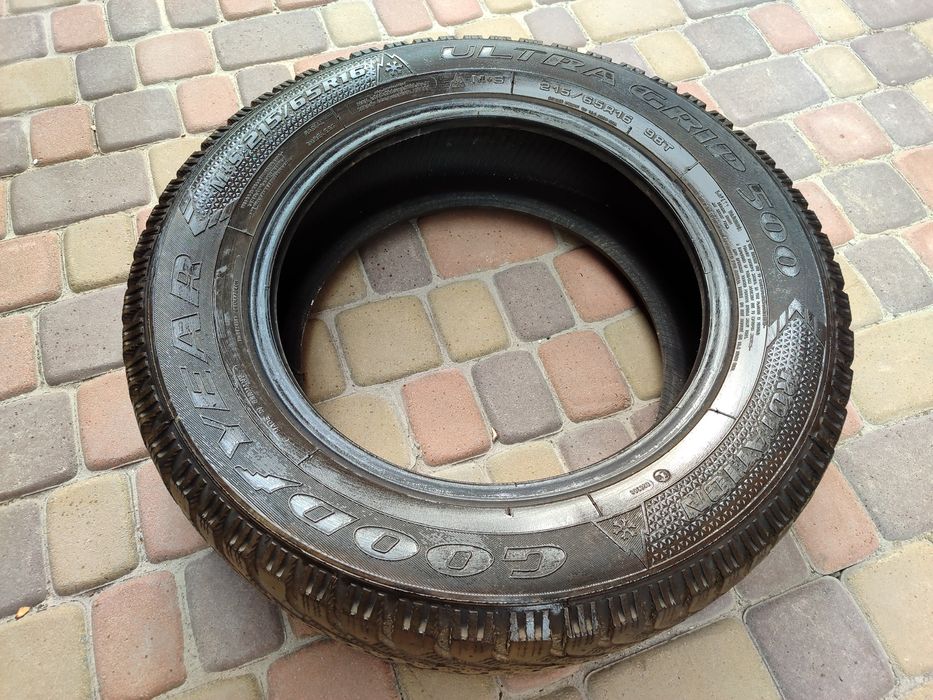 Гума зимова 215/65/R16  б.у.
