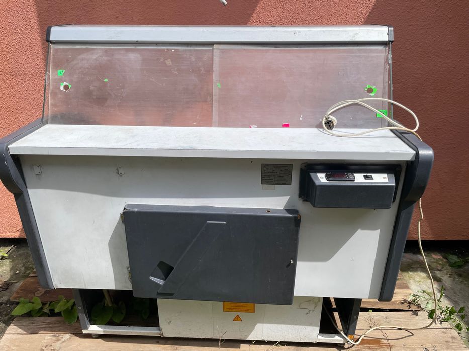 Продам холодильні вітрини