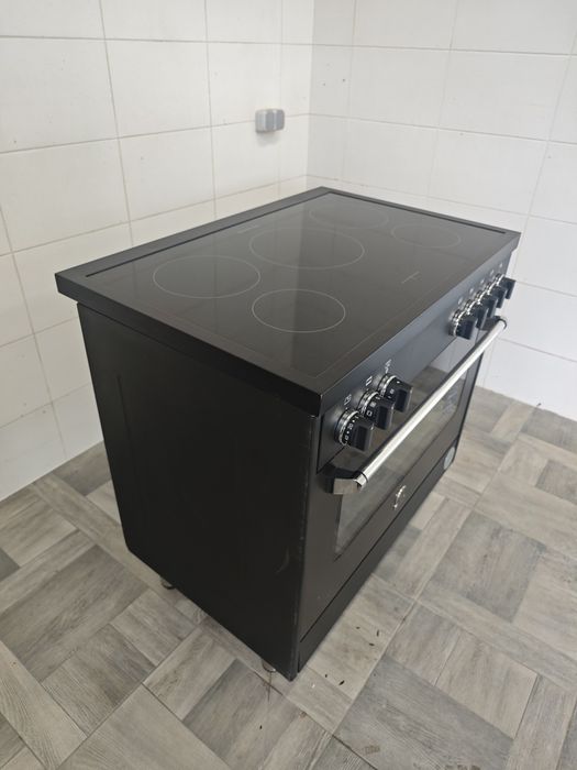 Професійна індукційна плита Bertazzoni Італія