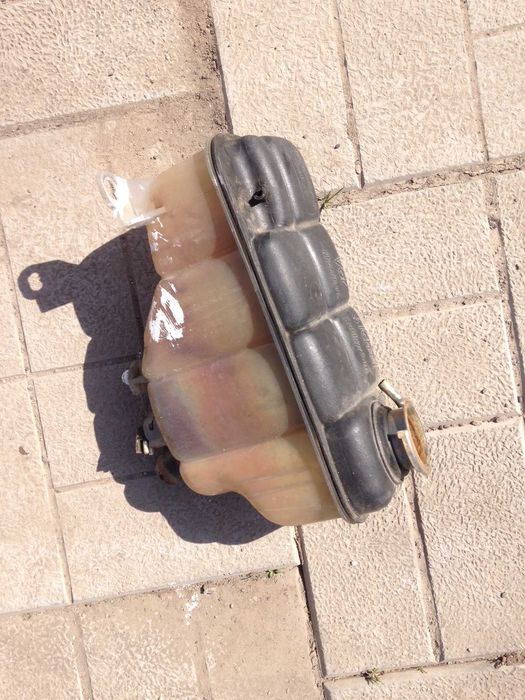 Расширительный бачёк и крышка бачка Мерседес